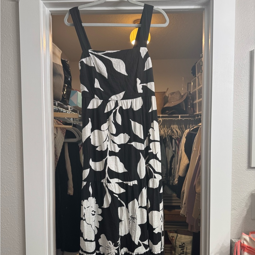 Elegant Black and White Floral Maxi Dress